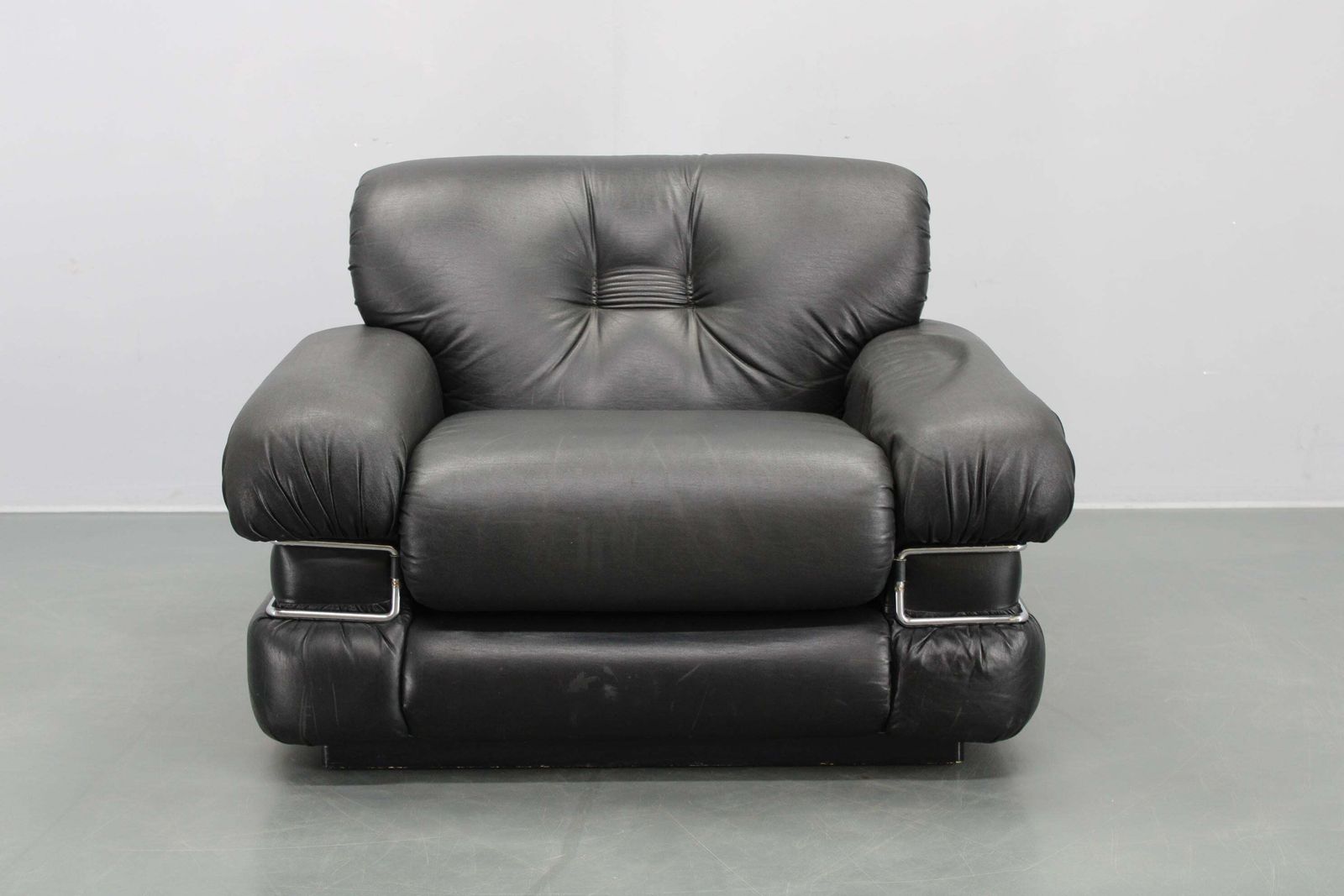 1970s Italian Pompon Armchair In Black Leatherette By Ceriotti photo for sale