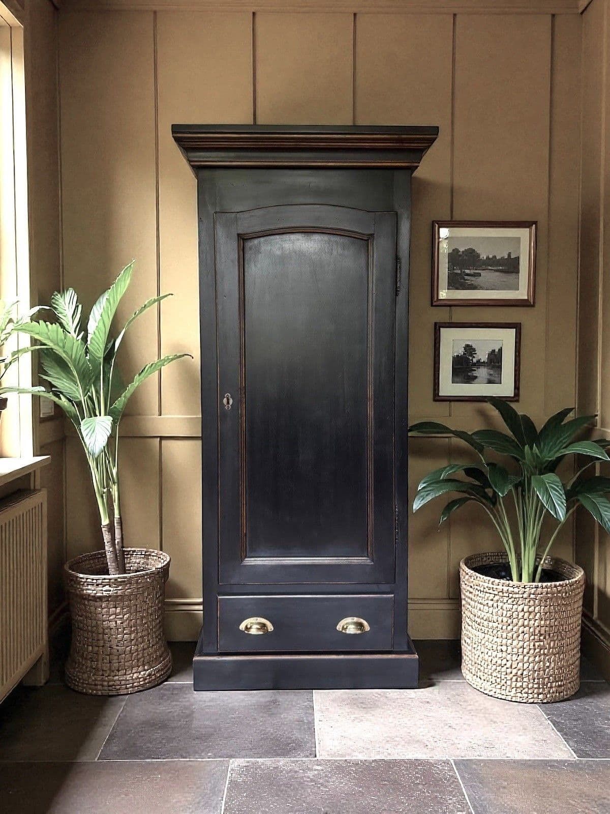 Furniture Repro Black Antique Style Solid Oak Linen Larder Kitchen Hall Toy Cupboard photo