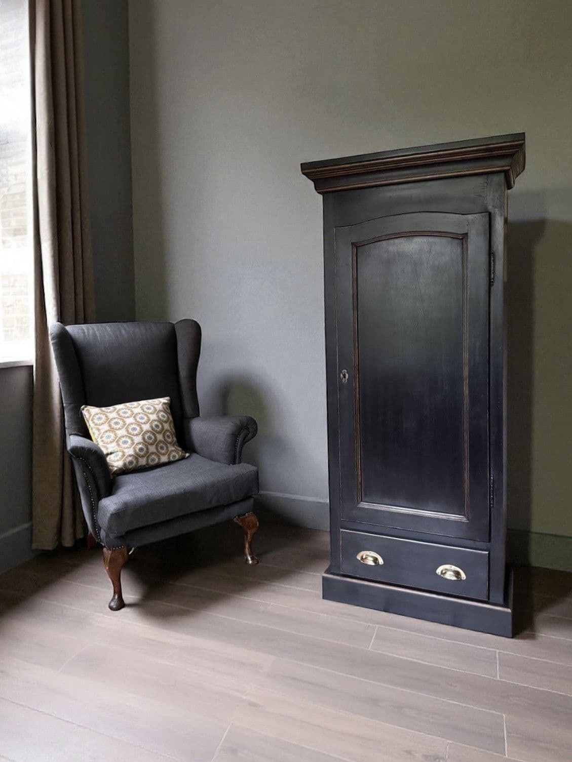 1095.0 Repro Black Antique Style Solid Oak Linen Larder Kitchen Hall Toy Cupboard photo