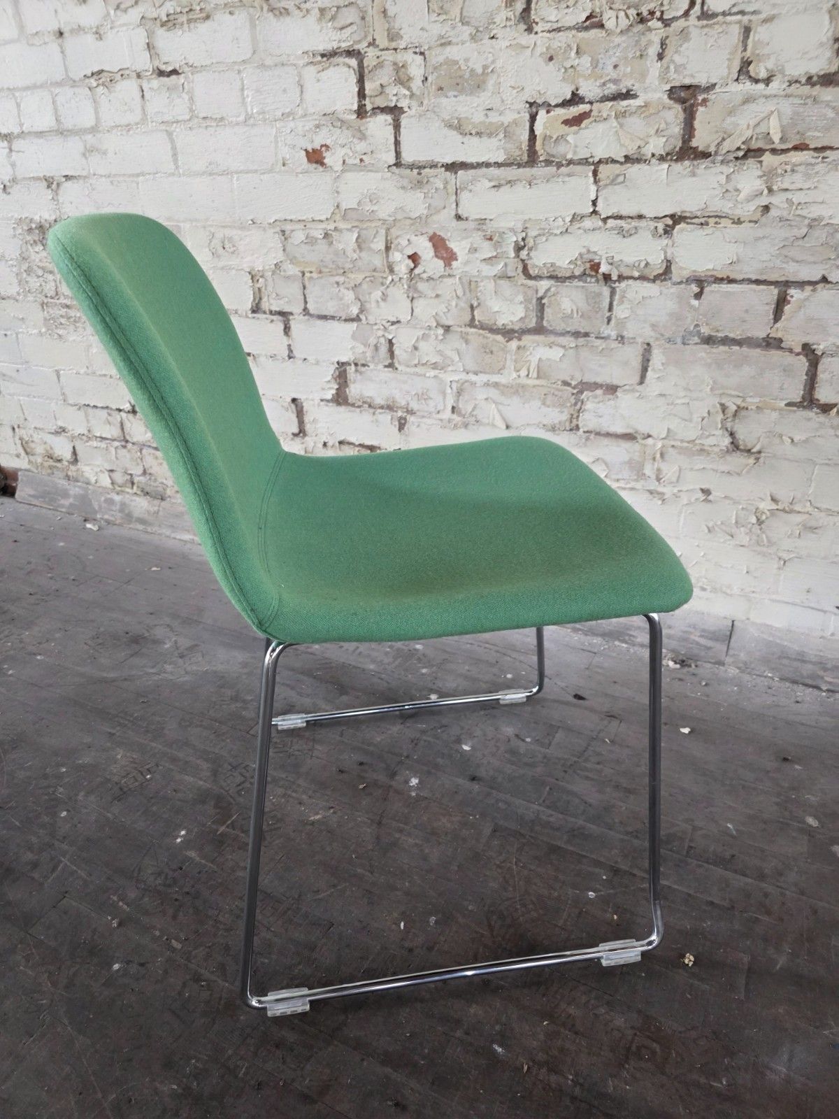 photo furniture Verco Metal Base Office Chair In Green