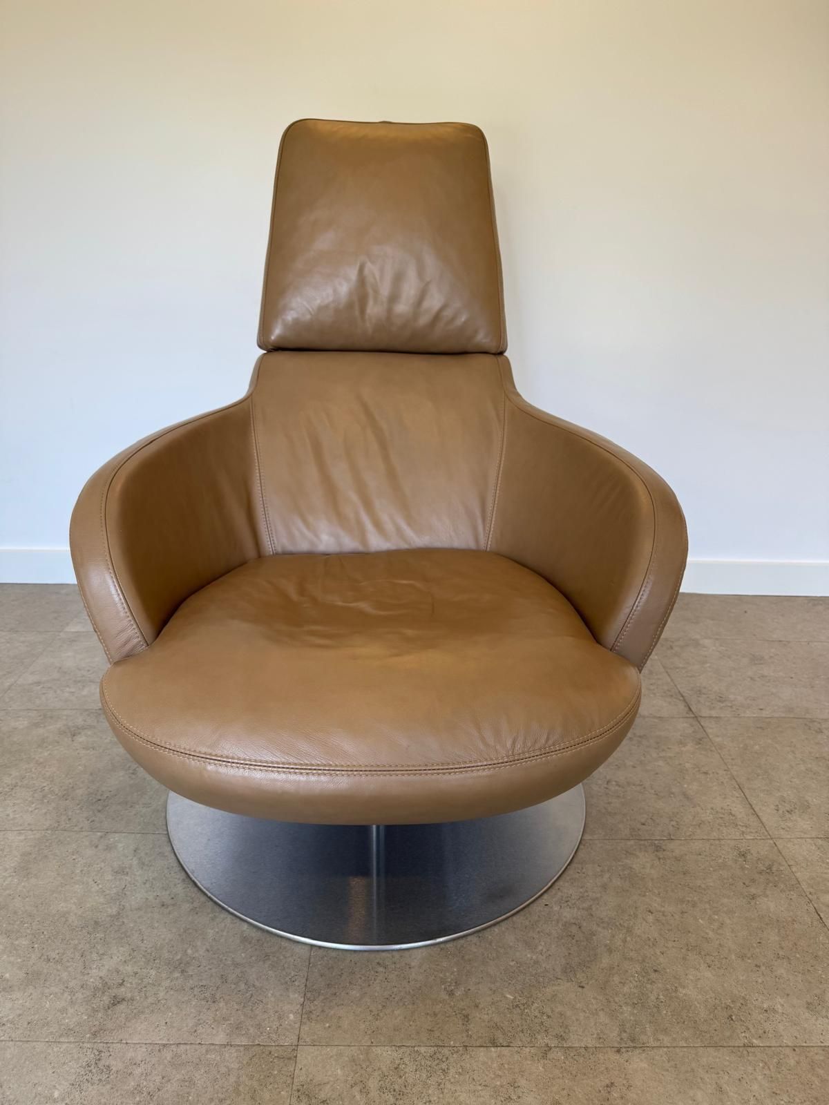 Natuzzi Leather Swivel Armchair / Chair In Light Tan