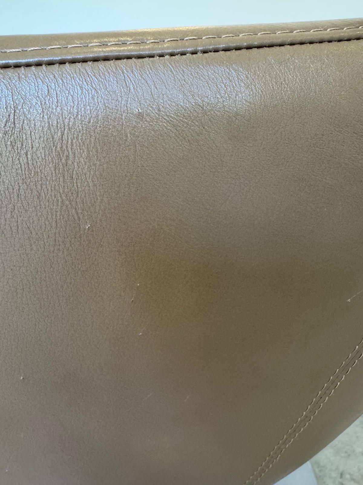 photo furniture Natuzzi Leather Swivel Armchair / Chair In Light Tan