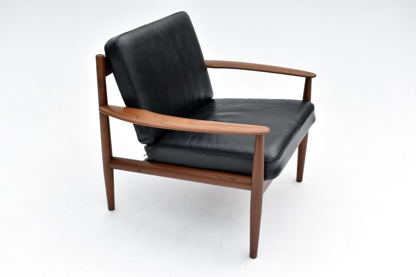 Grete Jalk Teak And Leather Lounge Chair photo vintage