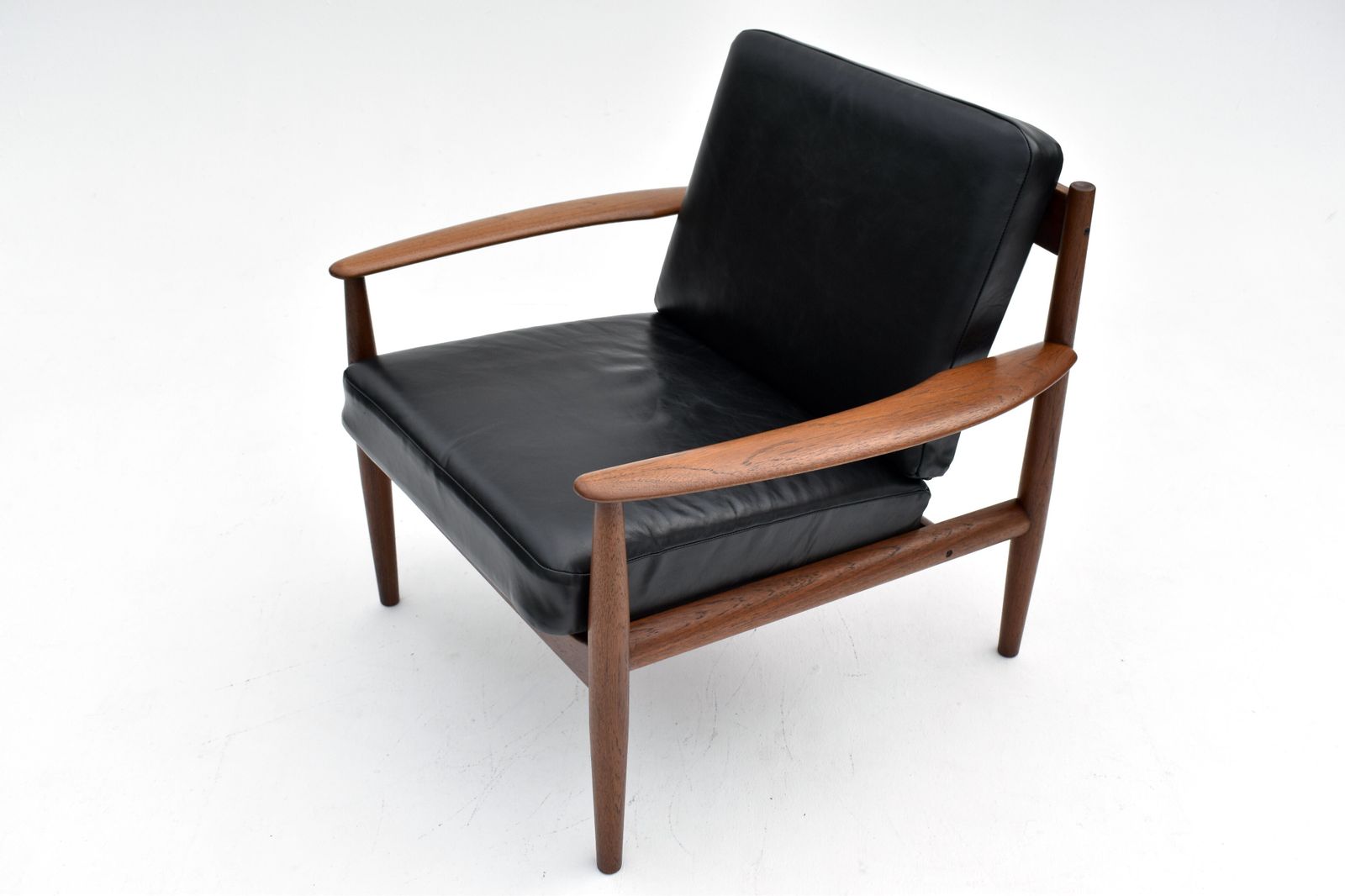 Furniture Grete Jalk Teak And Leather Lounge Chair photo