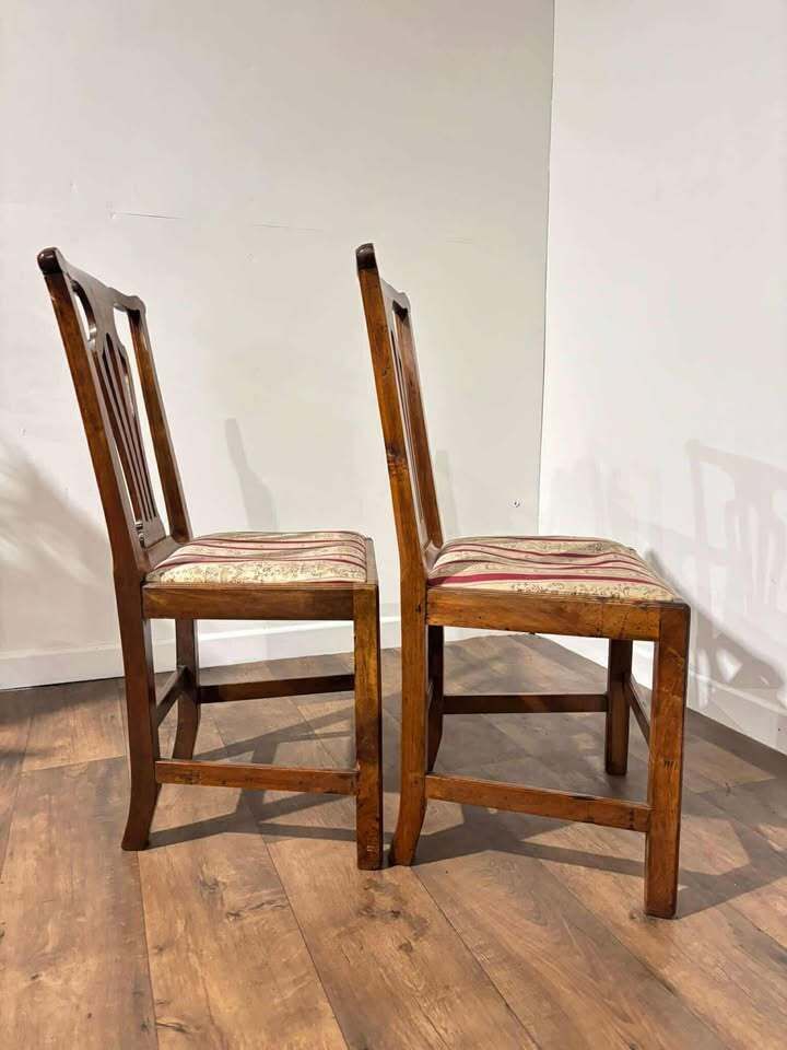 photo furniture Pair Of Georgian Mahogany Side Chairs