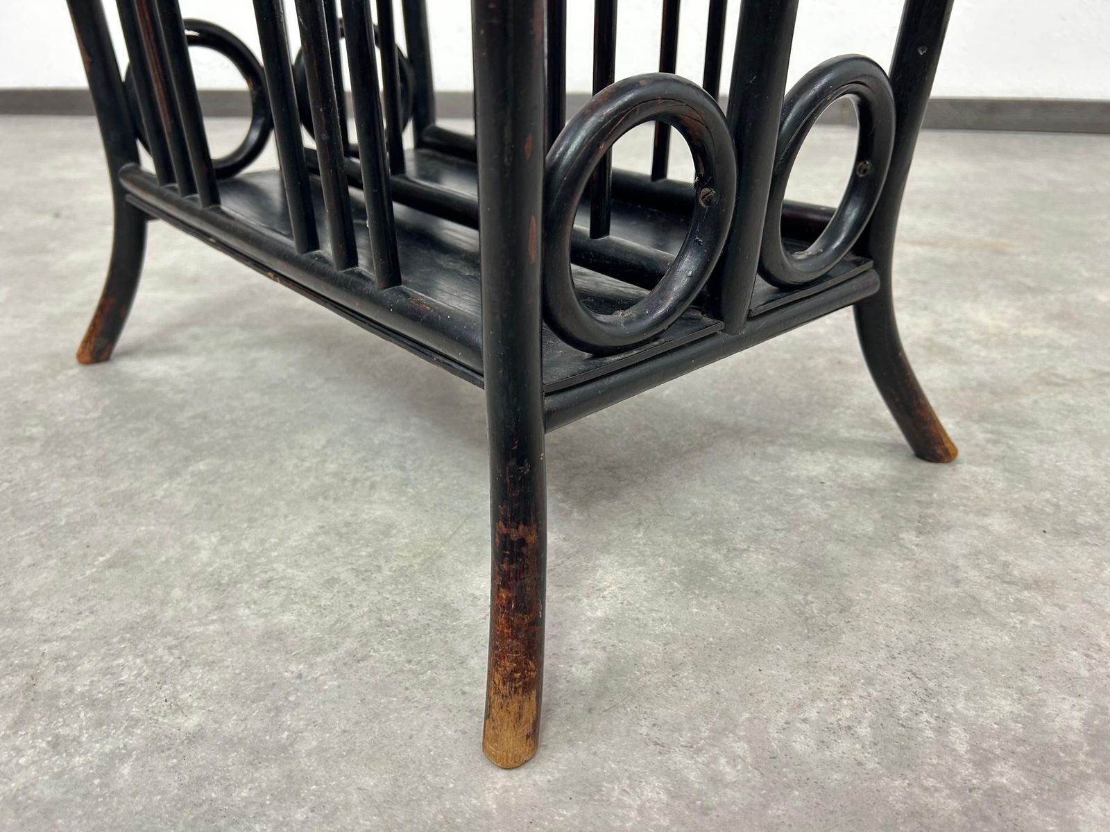 Bentwood Magazine Holder No.33 By Thonet photo for sale