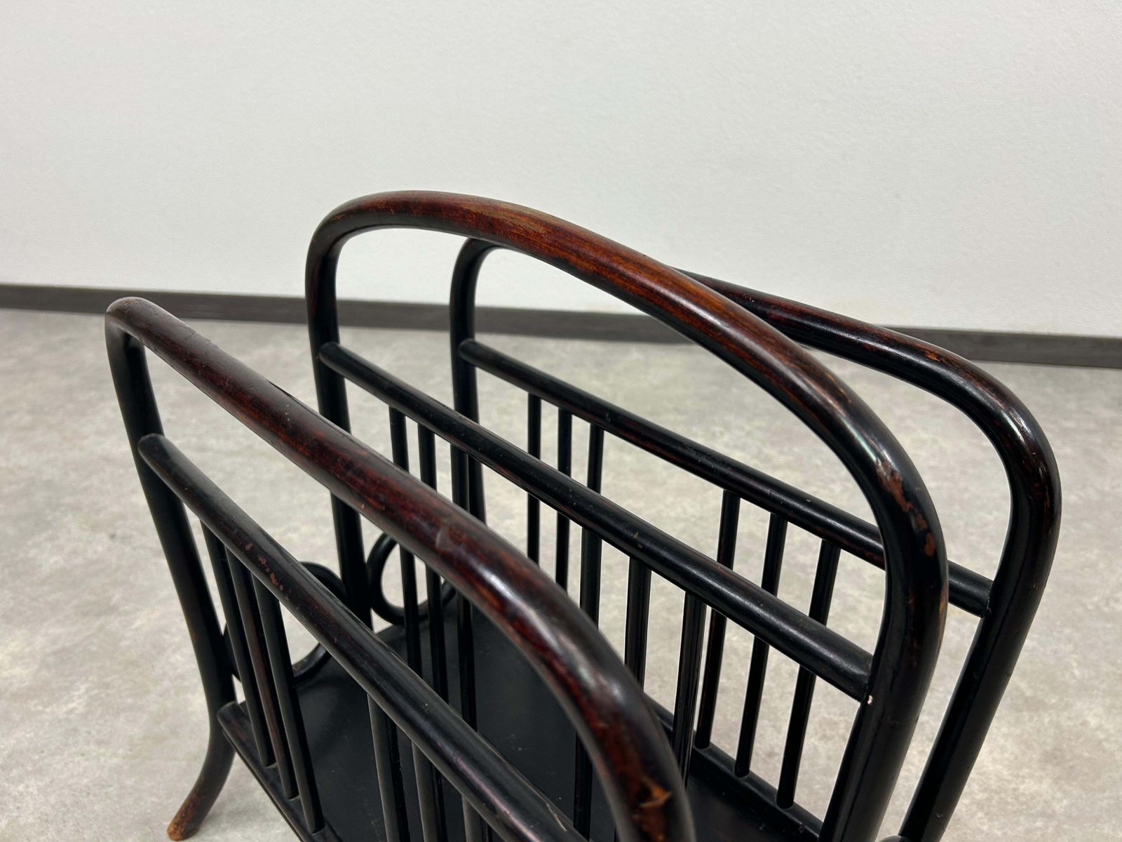 Bentwood Magazine Holder No.33 By Thonet photo Home Decor