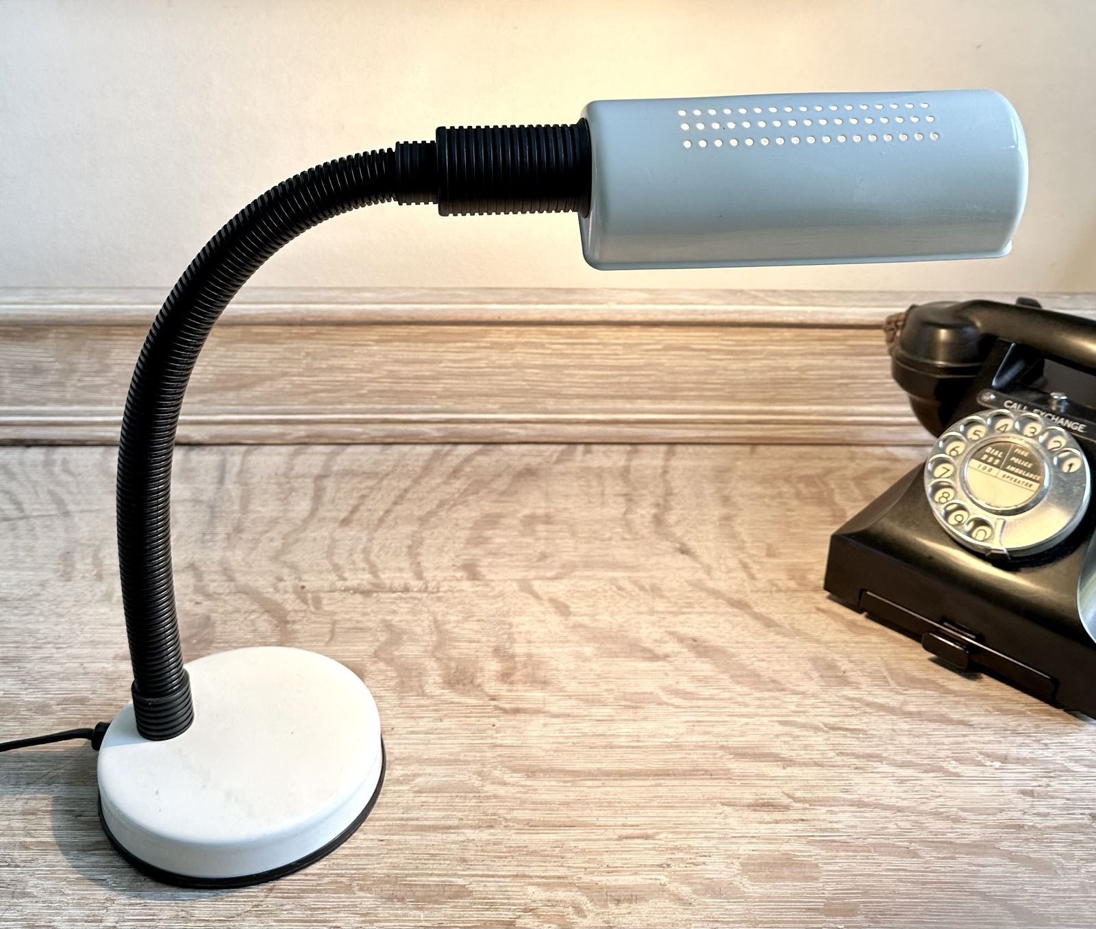 1980s Veneta Lumi Italian Desk Lamp photo Lighting