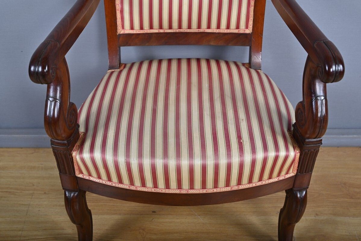 photo for sale Pair Of Armchairs In Solid Cuban Mahogany, Restoration Period – Early 19th Century