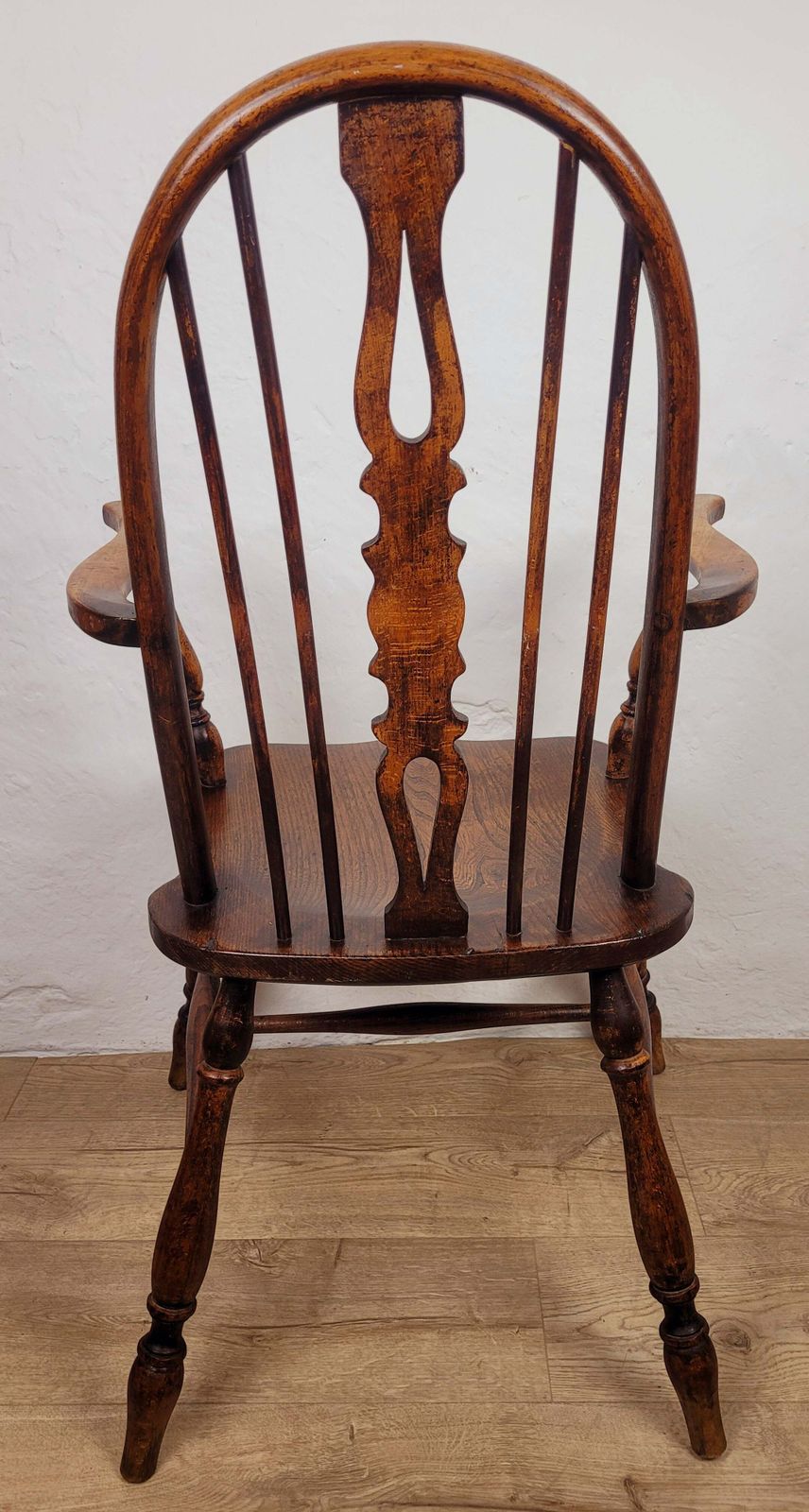 photo vintage Vintage Kitchen Armchair Elm Farmhouse Country Pierced Back