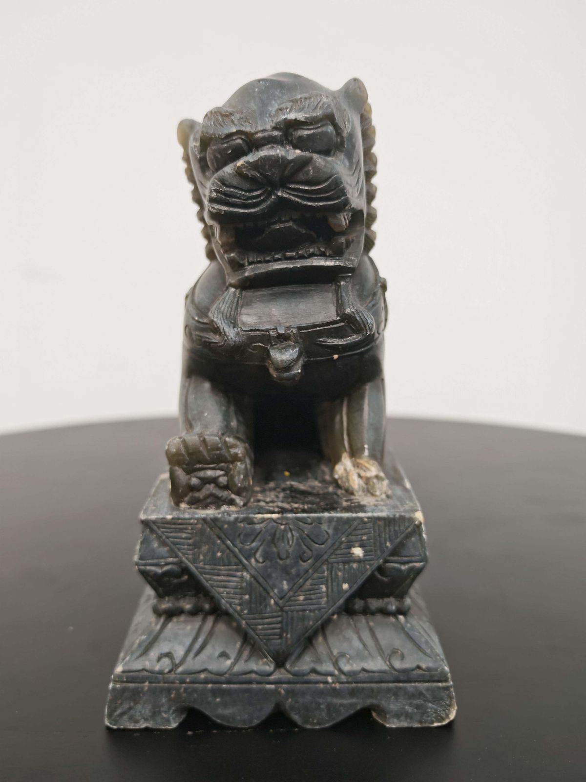 photo vinterior Pair Of Antique Hand Carved Jade Foo Dogs, China 19th Century
