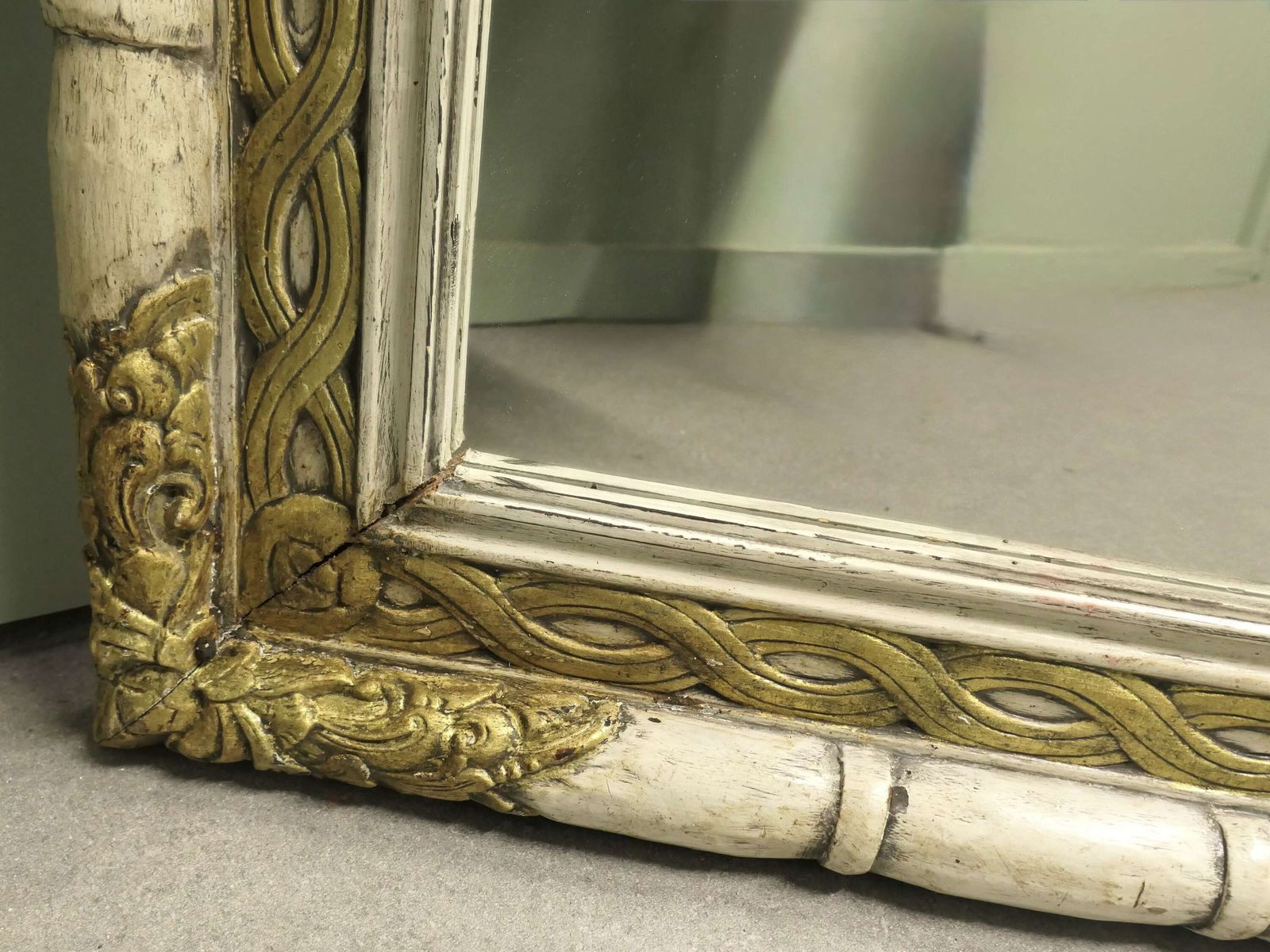 A Large Hand Carved Italian Wall Mirror photo 1800.0