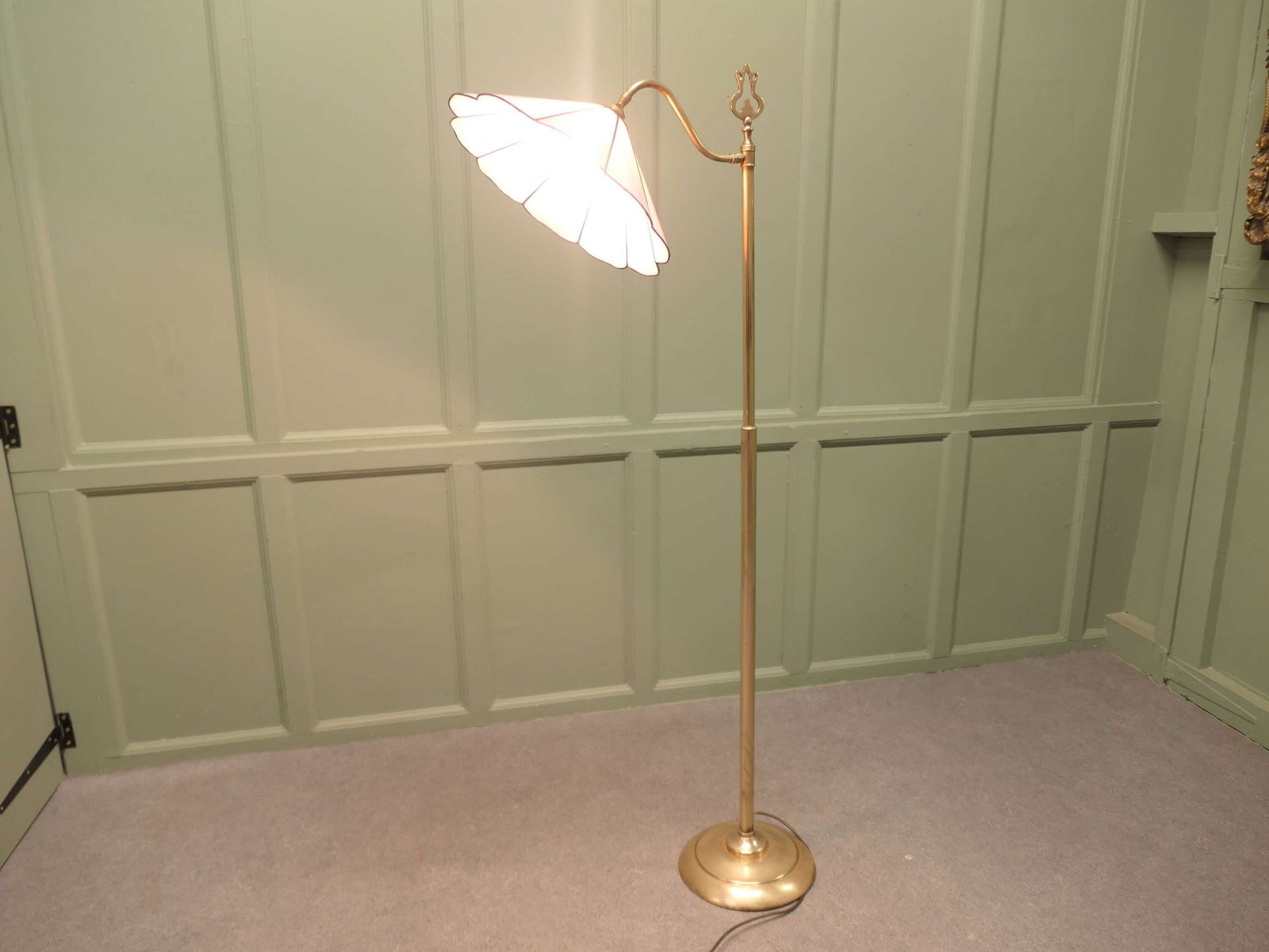 Edwardian Floor Standing, Swivel, Angle Reading Lamp photo vinterior
