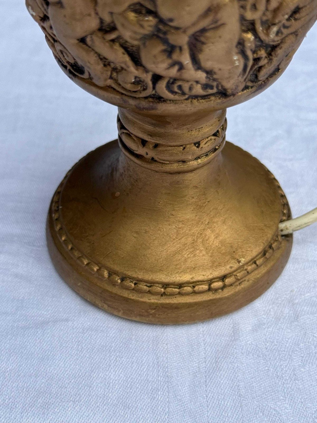 photo vintage Retro 1970s Gold Cherub Lamp, Vintage Gilt Plaster Table Lamp, Baroque Angel Lamp In Antique Finish, Working Mid Century Light, Pat Tested