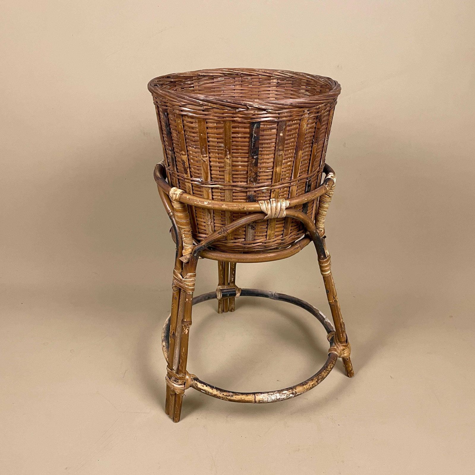 Vintage Bamboo Plant Stand Rattan Woven Round Display Natural Boho Accent Stand Indoor Brown Planter Pot Retro Handmade Wooden Cane photo Home Decor
