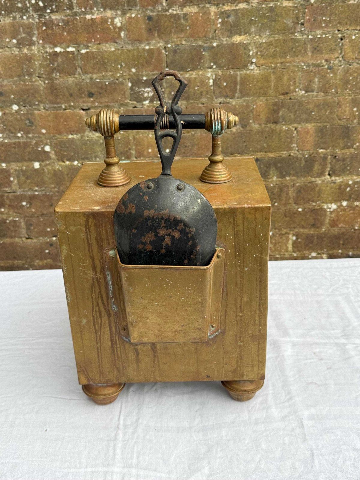Antique Victorian Brass Coal Scuttle Tbc W. Harris & Co – English Fireplace Log Box With Shovel, Beaded Brass Fireside Hod, Brass Bucket photo vinterior