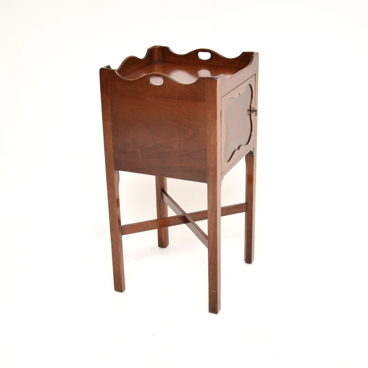 photo furniture Antique Georgian Style Mahogany Cabinet On Legs