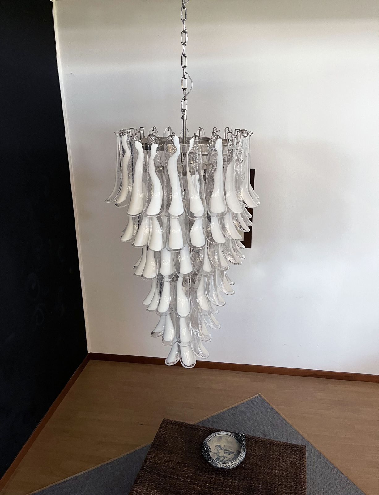 Huge Italian Murano Glass Spiral Chandelier   83 White Glass Petals photo vinterior