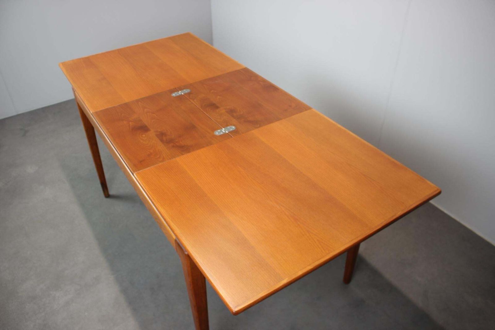 photo furniture Extendable Dining Table By Dřevotvar, 1970s
