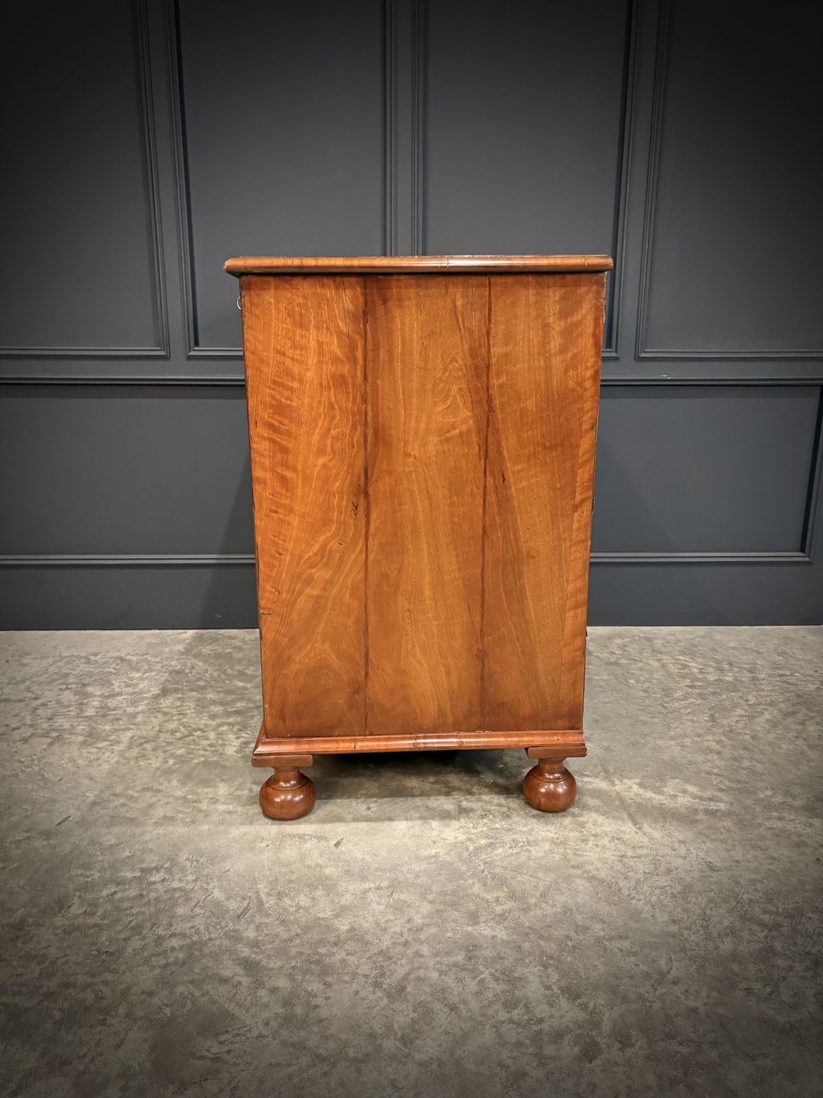 Furniture Fine William & Mary Walnut Chest Of Drawers photo