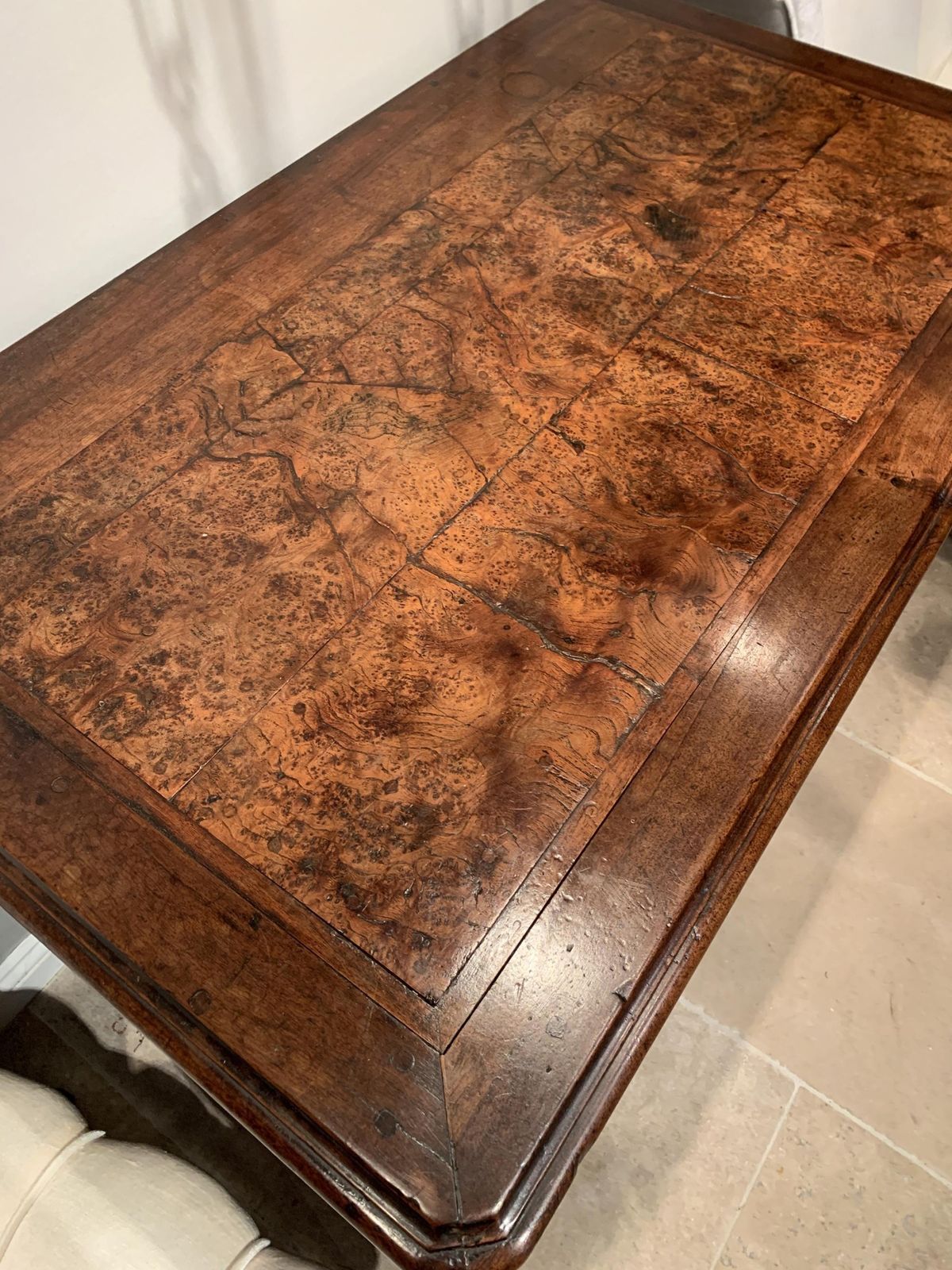 photo vinterior Rare Early 18th Century Louis XV Provincial Burr Elm Mazarin Commode