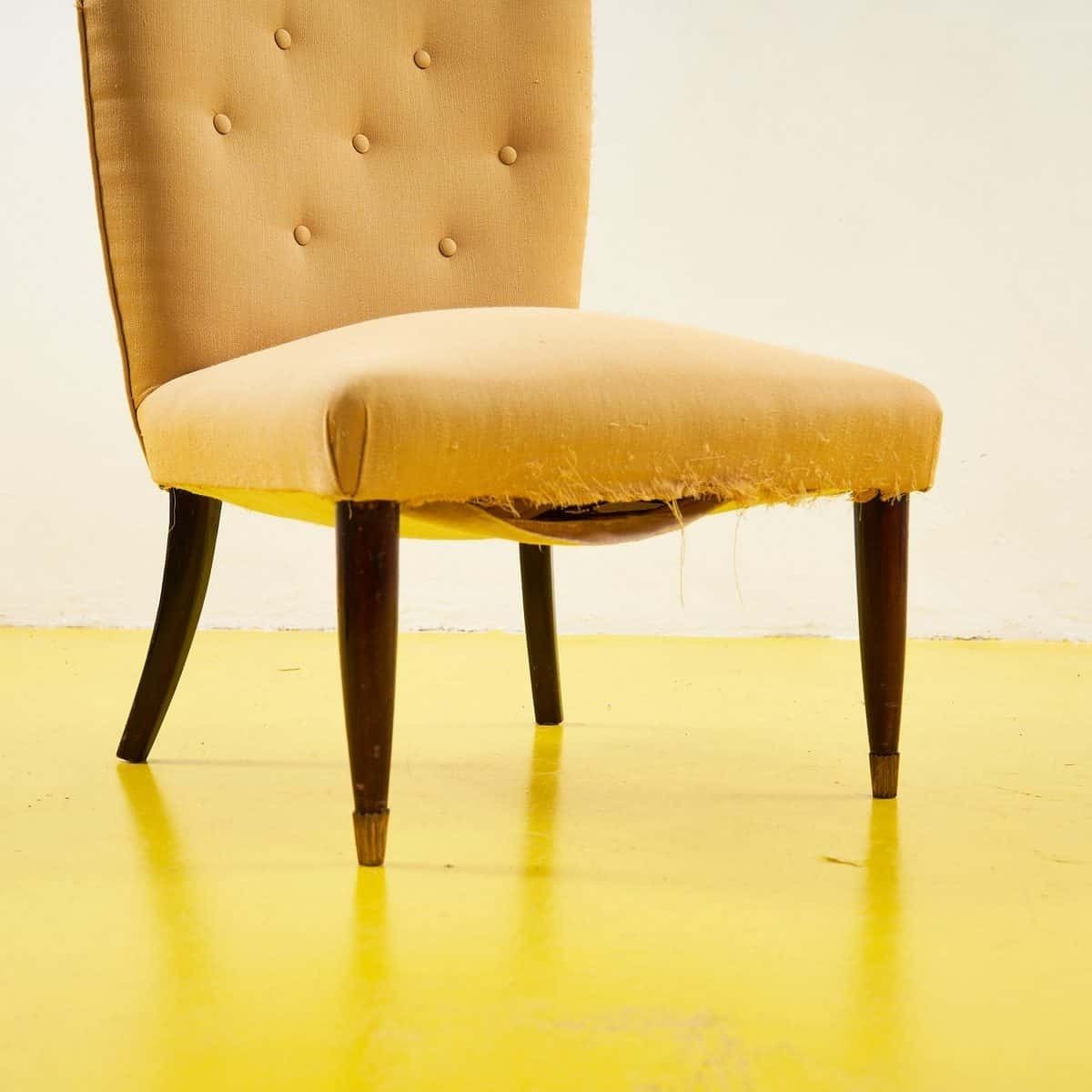 Elegant Vintage Armchair In Beige Fabric photo furniture