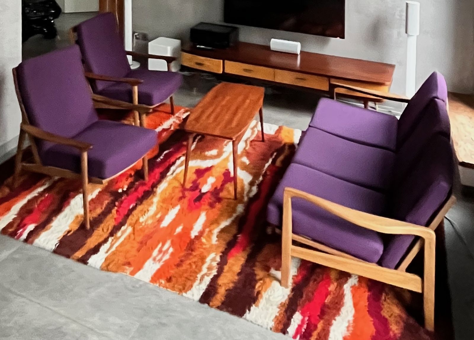 Mid Century Modern “New Yorker” Set By Guy Rogers For Toothill (1964) – Restored Sofa & Two High Back Armchairs photo vinterior