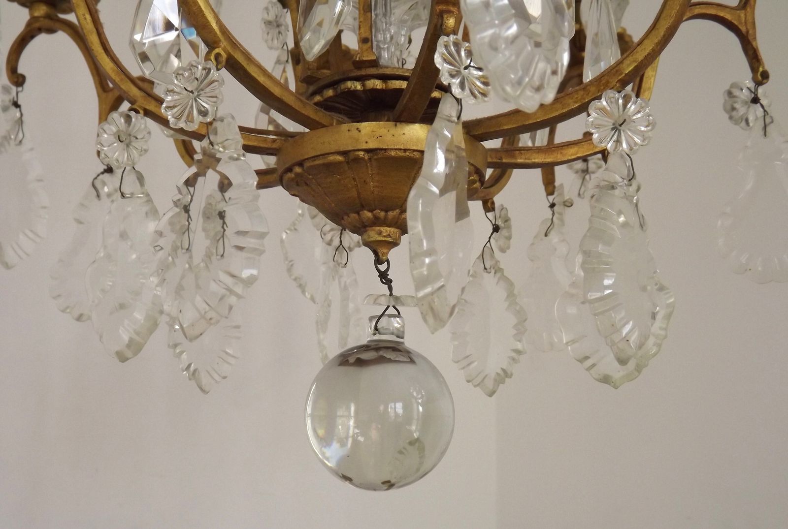 Grand lustre à cage Louis XV à 8 lumières en bronze doré, verre et cristal photo vinterior