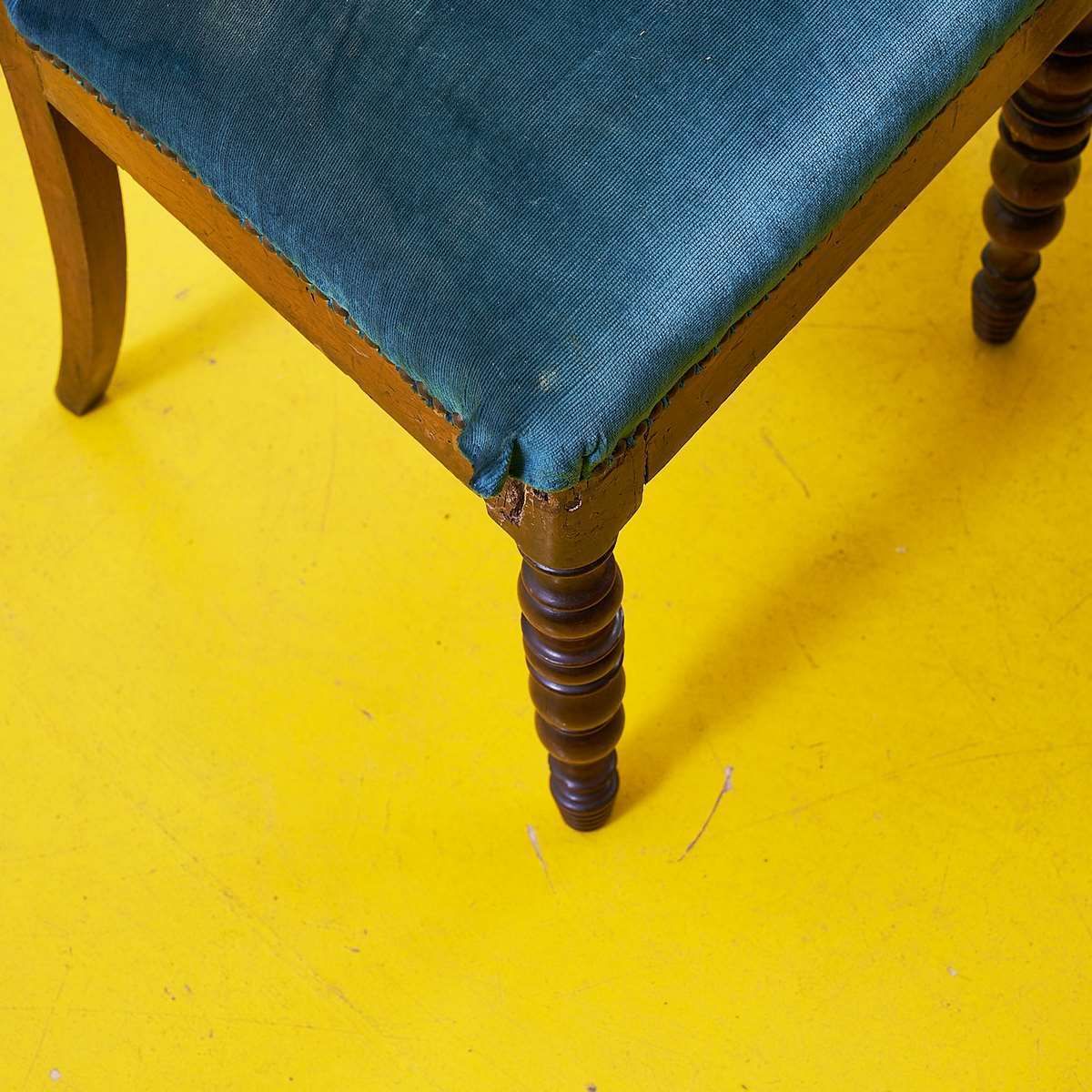 Set Of Wooden Chairs With Green Seat – 4 Pieces photo vintage