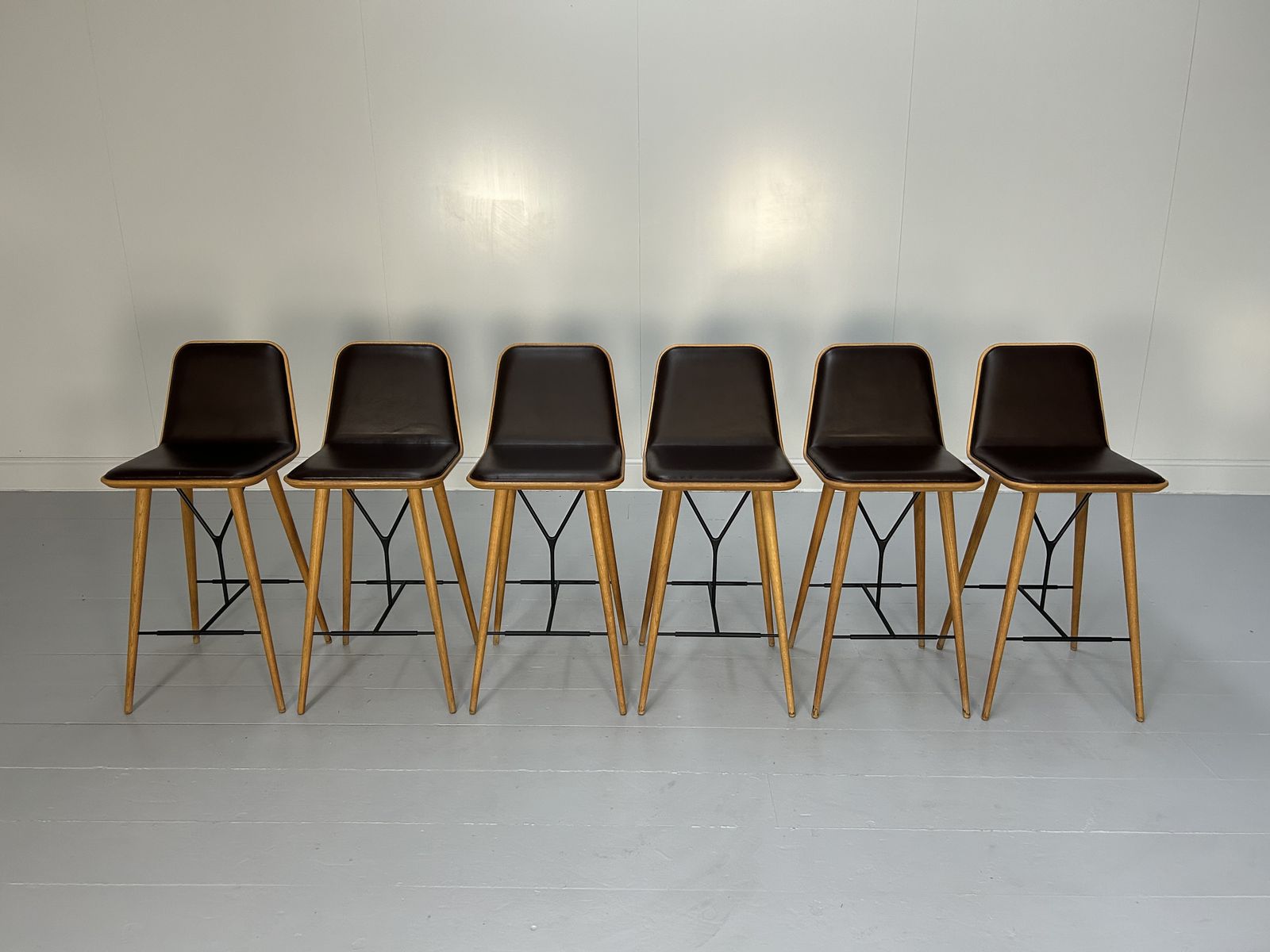 photo vinterior Fredericia “Spine” Counter Bar Stools Set Of 5 In Brown Leather