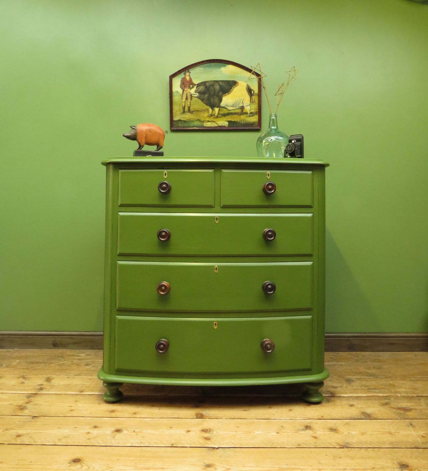 photo vintage Antique Green Bow Chest Of Drawers