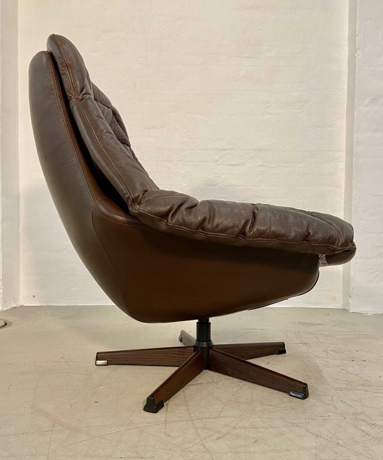 photo furniture Vintage Danish Mid Century Leather Swivel Egg Chair  By Bramin 1960,S