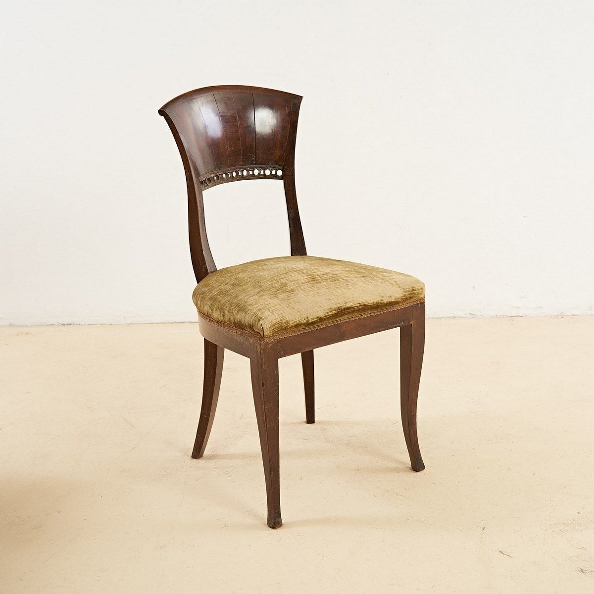 Chair Of The 19th Century Walnut Directory