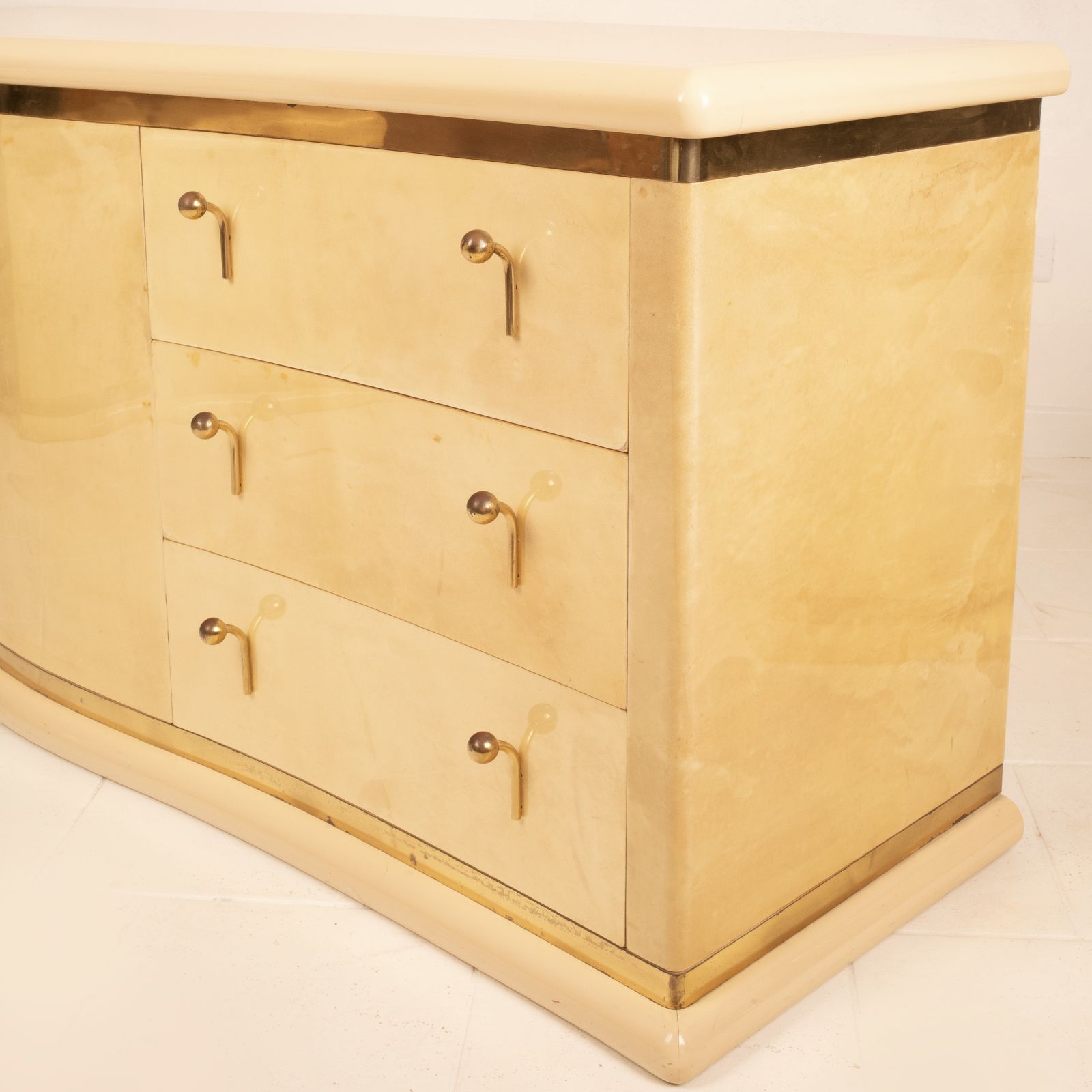 Curved Parchment Cabinet "Neptune" By Luciano Frigerio For Frigerio Di Desio photo buy