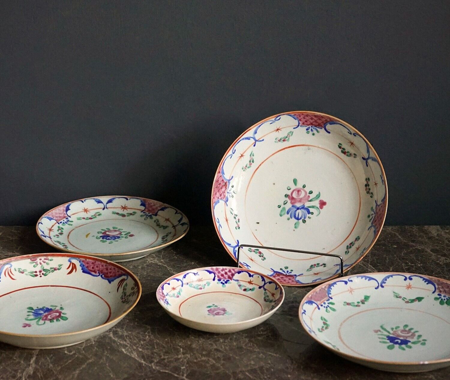 Collection Of Antique Chinese Export Porcelain Bowls, Early 19th Century