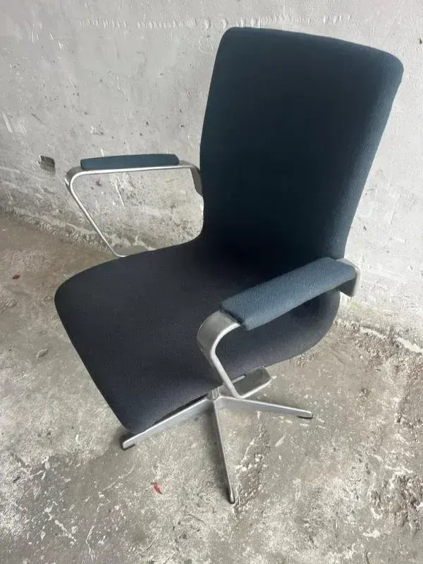 Model Oxford Swivel Chair By Arne Jacobsen For Fritz Hansen, 1970s photo 397.0