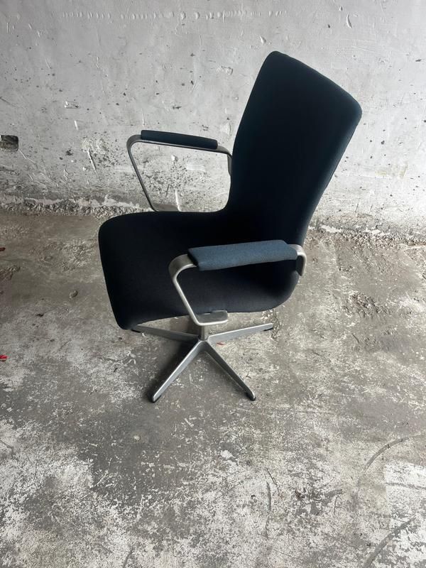 Model Oxford Swivel Chair By Arne Jacobsen For Fritz Hansen, 1970s photo buy