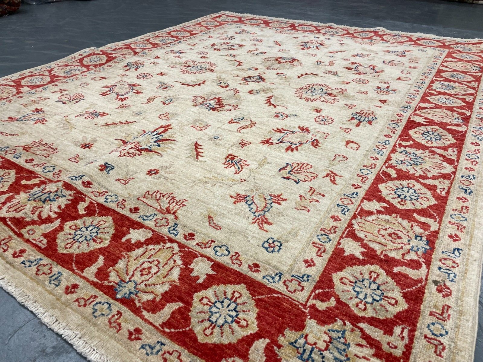 Beige & Red Ziegler Floral Oriental Rug, Traditional All Over Design 165x195 Cm photo vintage