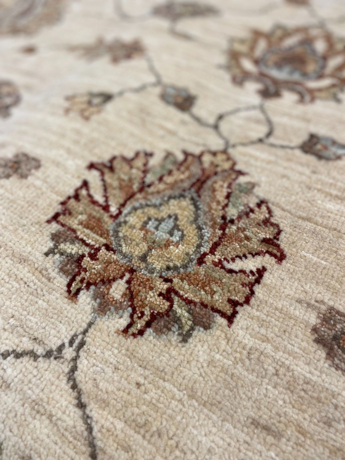 Handmade Cream Wool Rug, Traditional Floral Carpet For Bedroom Living Room photo 1200.0