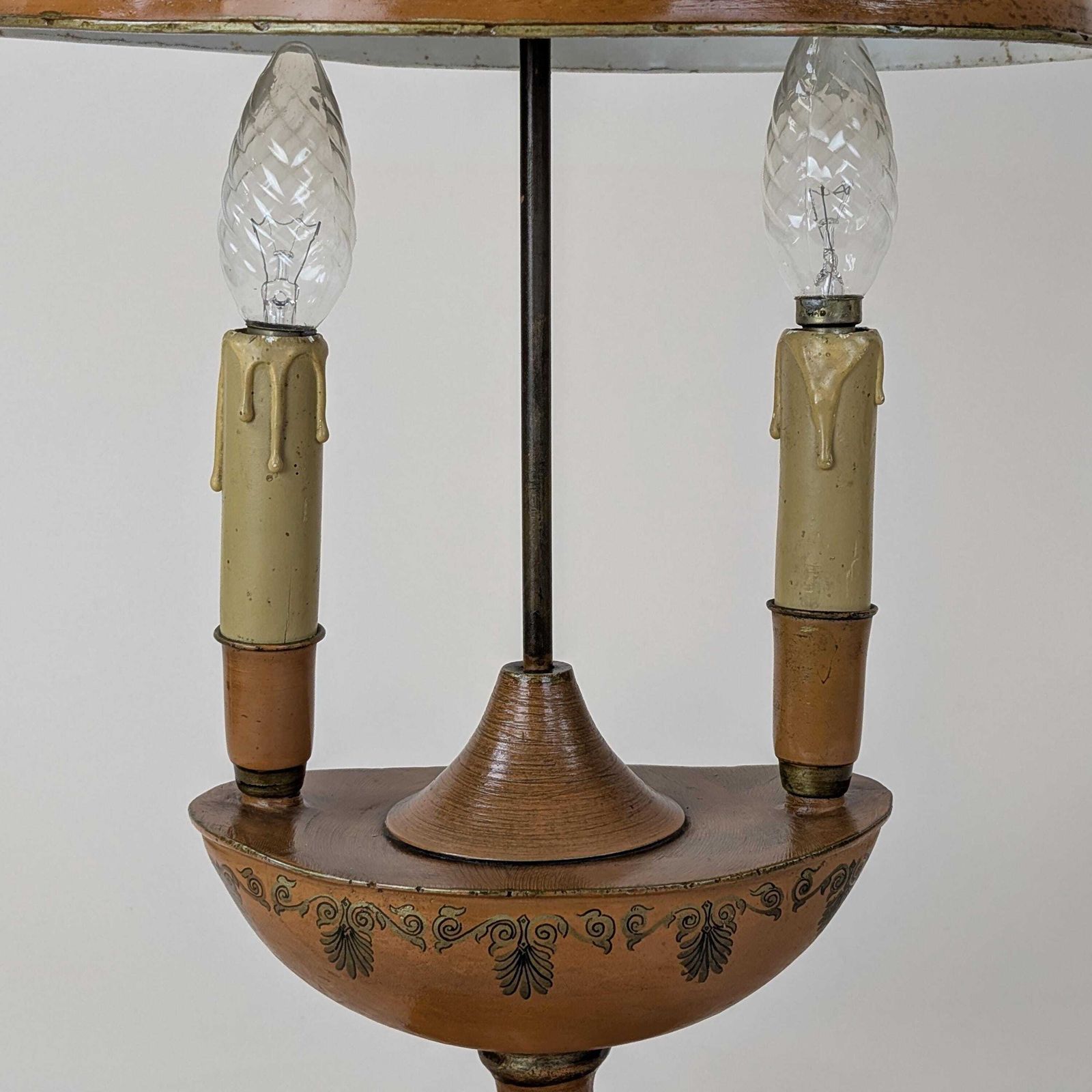 photo furniture Louis XVI Style Table Lamp: Neoclassical Transfer Decoration Light With Adjustable Tole Shade