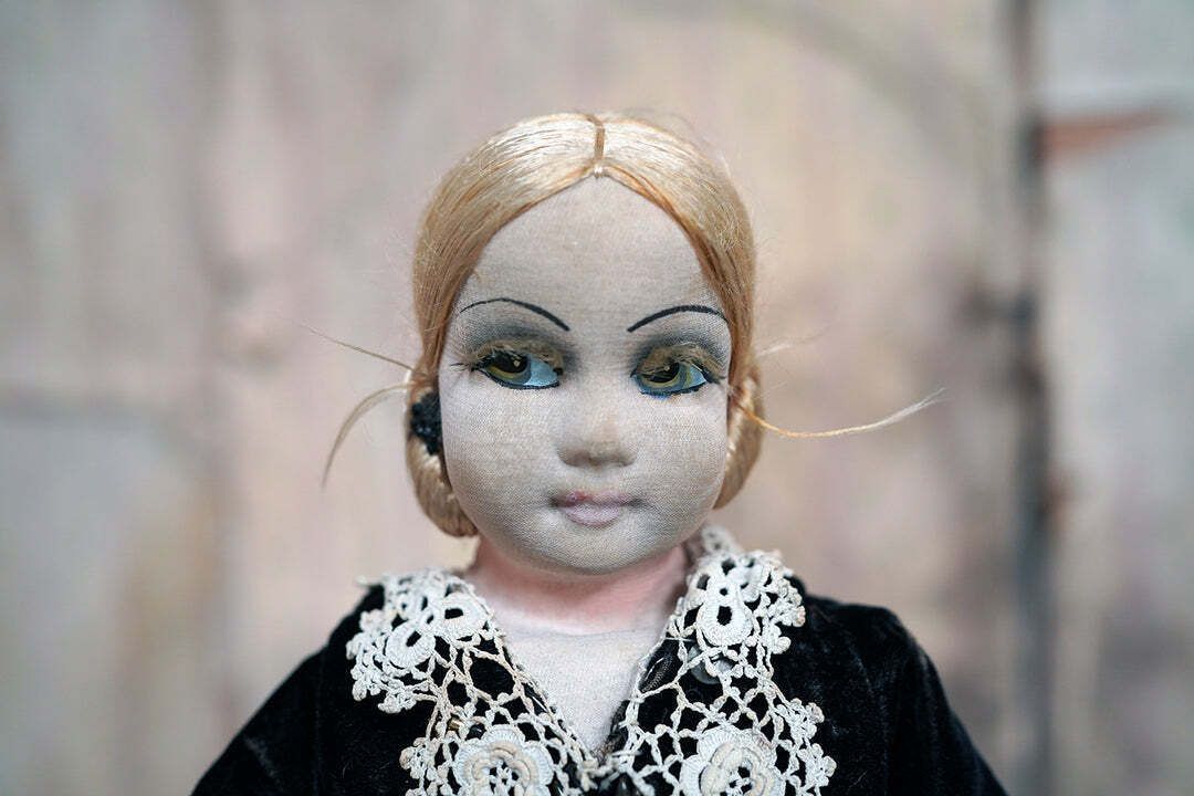 photo vinterior An Early 20thc Black Velvet French Boudoir Doll C.1920