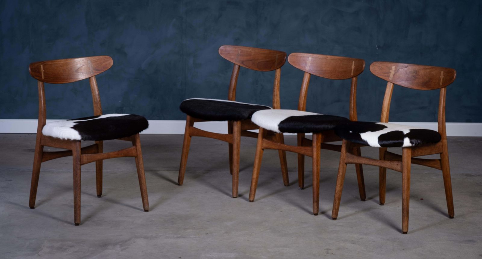 Set Van 4 Ch30 Eetkamerstoelen Van Hans J. Wegner Voor Carl Hansen & Søn, 1952 photo for sale