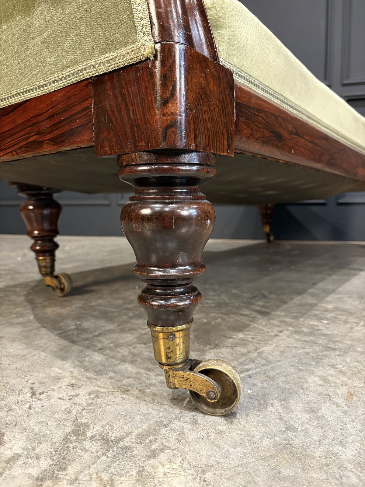 Victorian Rosewood Chaise Longue photo Furniture