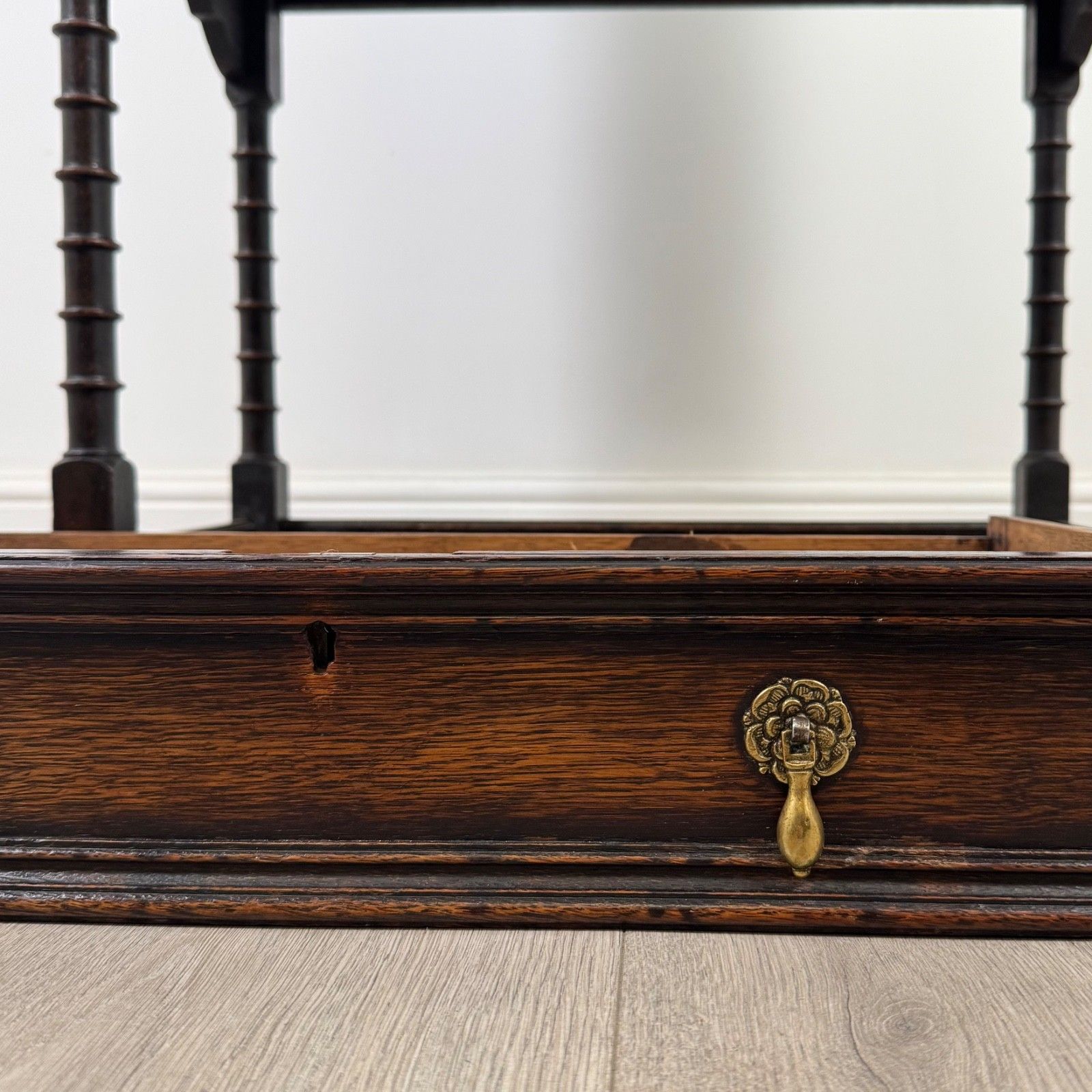 photo vinterior Antique 20th Century Jacobean Style Bureau In Oak