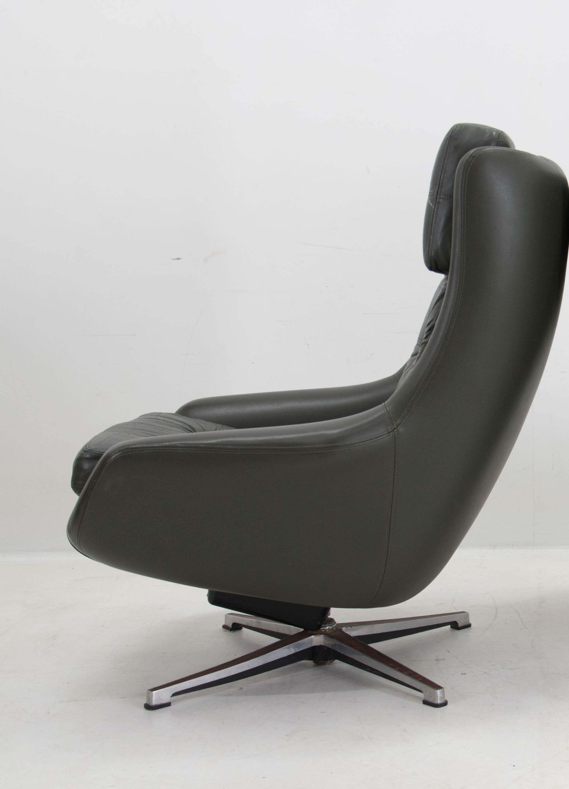 Mid Century Draaiende Schommel Fauteuil, Peem, Finland, Jaren 1970 photo 768.0