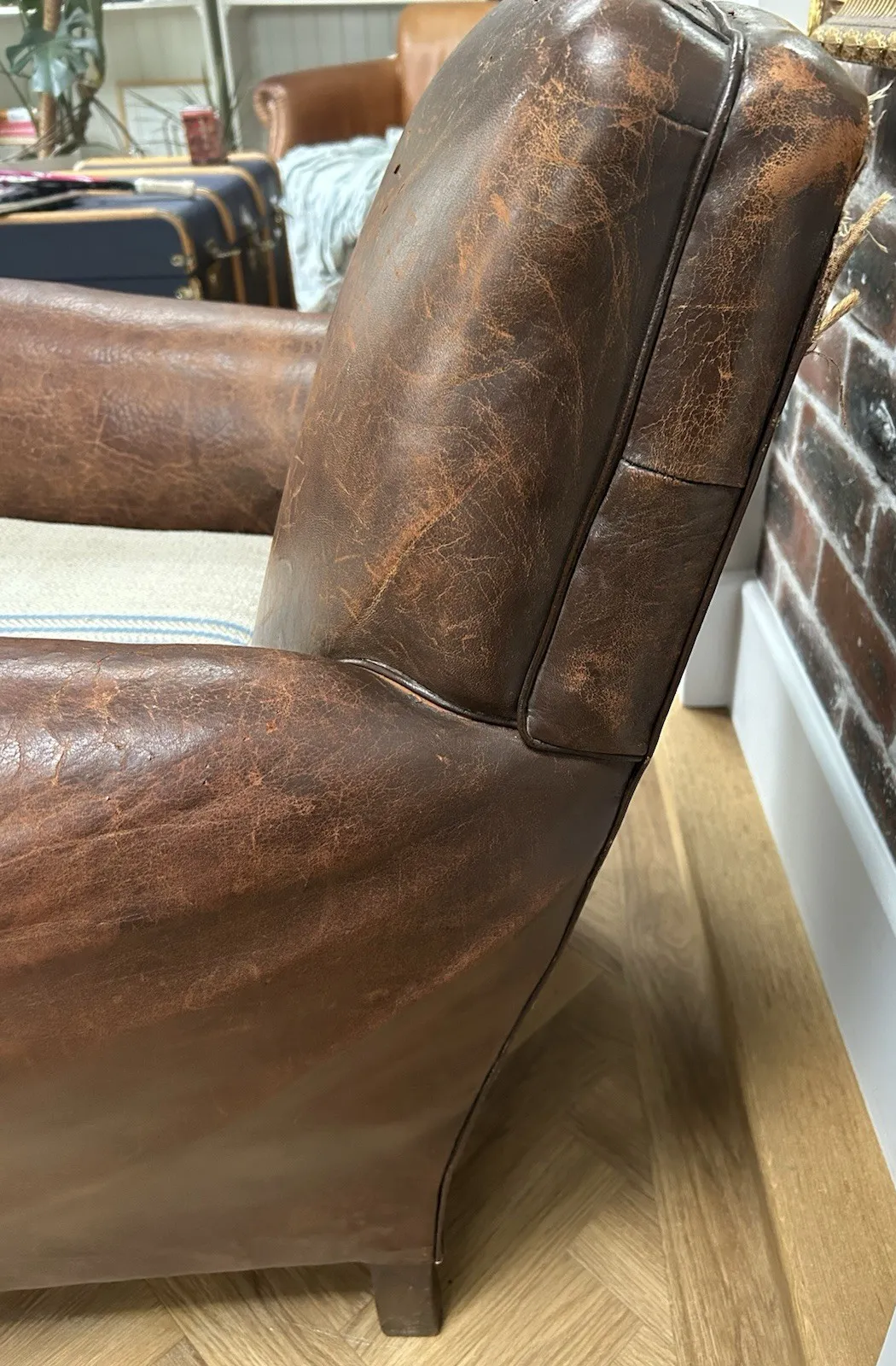 photo vinterior Antique 1930’s French  Leather Club Chair