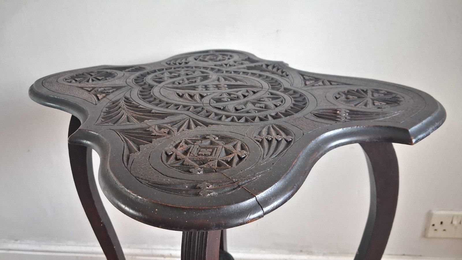 photo vintage Arts And Crafts Ebonised Hardwood Japanese Carved Hall /Side/Lamp ..Table