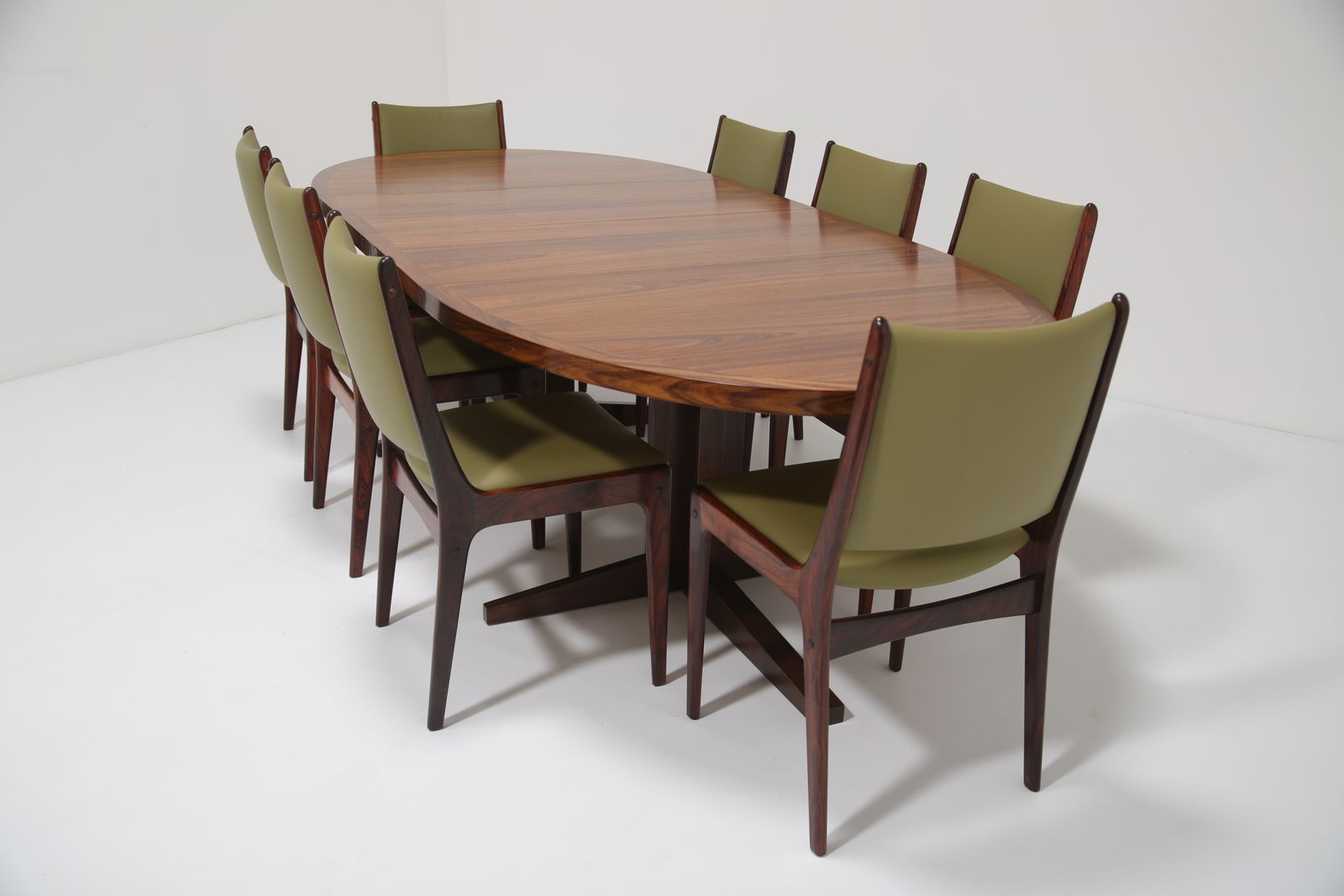 Furniture Johannes Andersen ‘Model 10’ Dining Chairs: Set Of 8 In Highly Figured Rosewood For Uldum Møbelfabrik, Denmark, 1960s photo