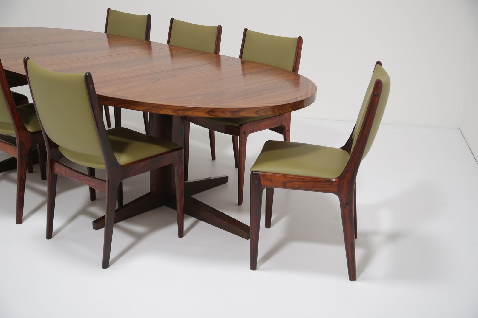 photo vinterior Johannes Andersen ‘Model 10’ Dining Chairs: Set Of 8 In Highly Figured Rosewood For Uldum Møbelfabrik, Denmark, 1960s