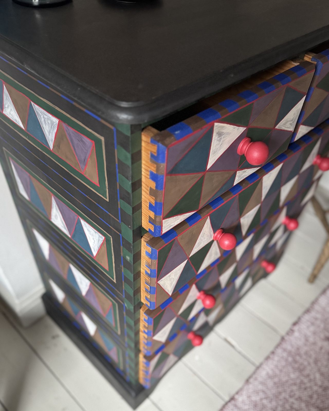 photo furniture Chest Of Drawers   Alexander